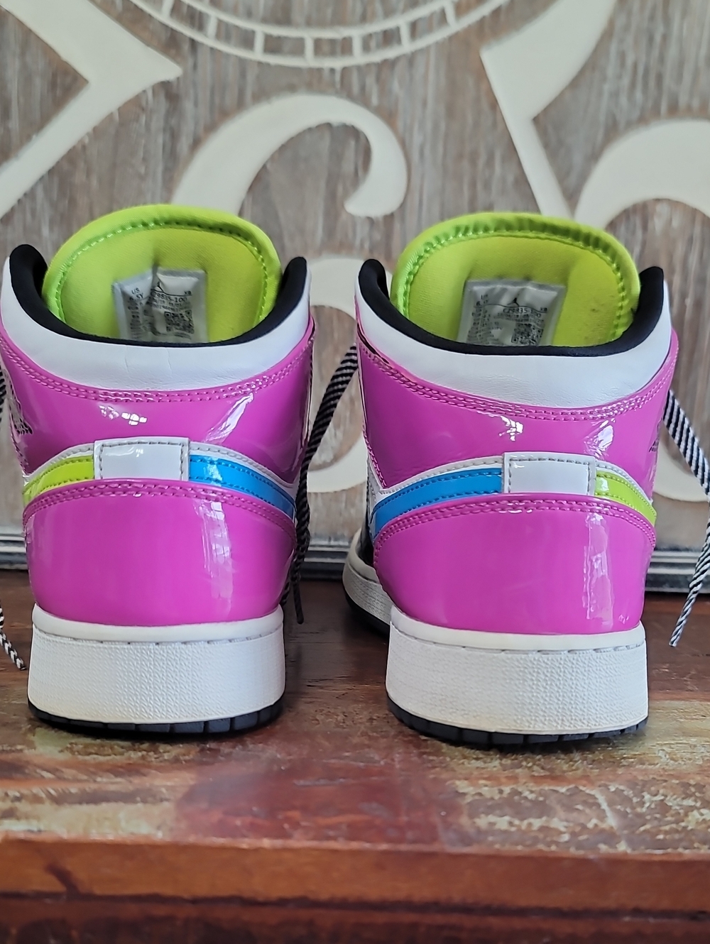 Nike Air Jordan 1 Mid SE "Cyber Active Fuchsia" Wmns 8, Good Condition. - Picture 9 of 16